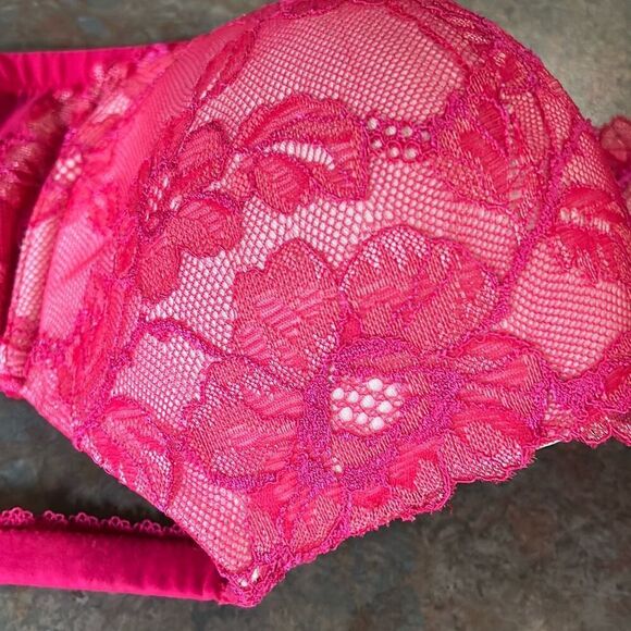 Victoria’s Secret 34DDD Body by Victoria Pink Lace Underwire Bra - Picture 6 of 8